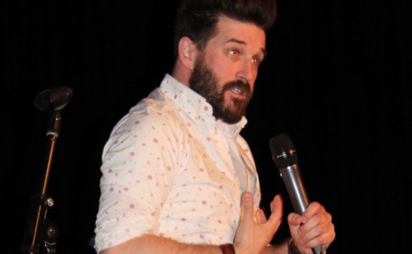Rires de tous côtés avec l’humoriste Ryan Doucette