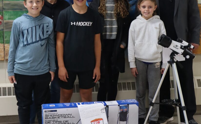 De jeunes artistes remportent des récompenses du concours « Mon entreprise ou ma coopérative favorite »