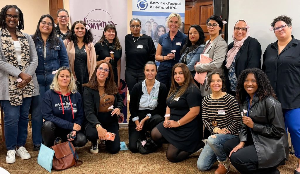 Groupe de femmes réunies lors d’un événement communautaire