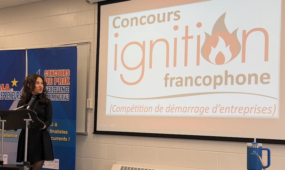 Conférencière devant l’écran du Concours Ignition francophone